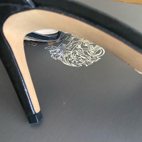Vince Camuto classic black leather sandals - Picture 6 of 8
